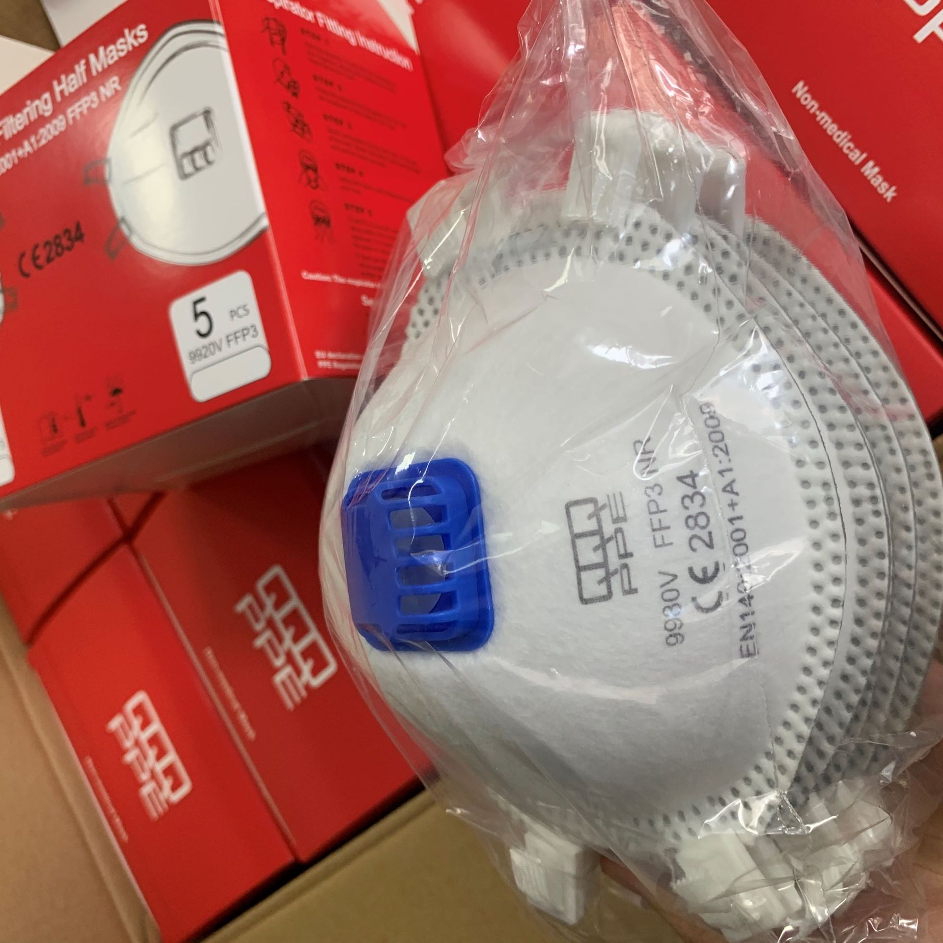non-medical use FFP3 disposable  protective face mask  respirator with valve CE certificated by CCQS