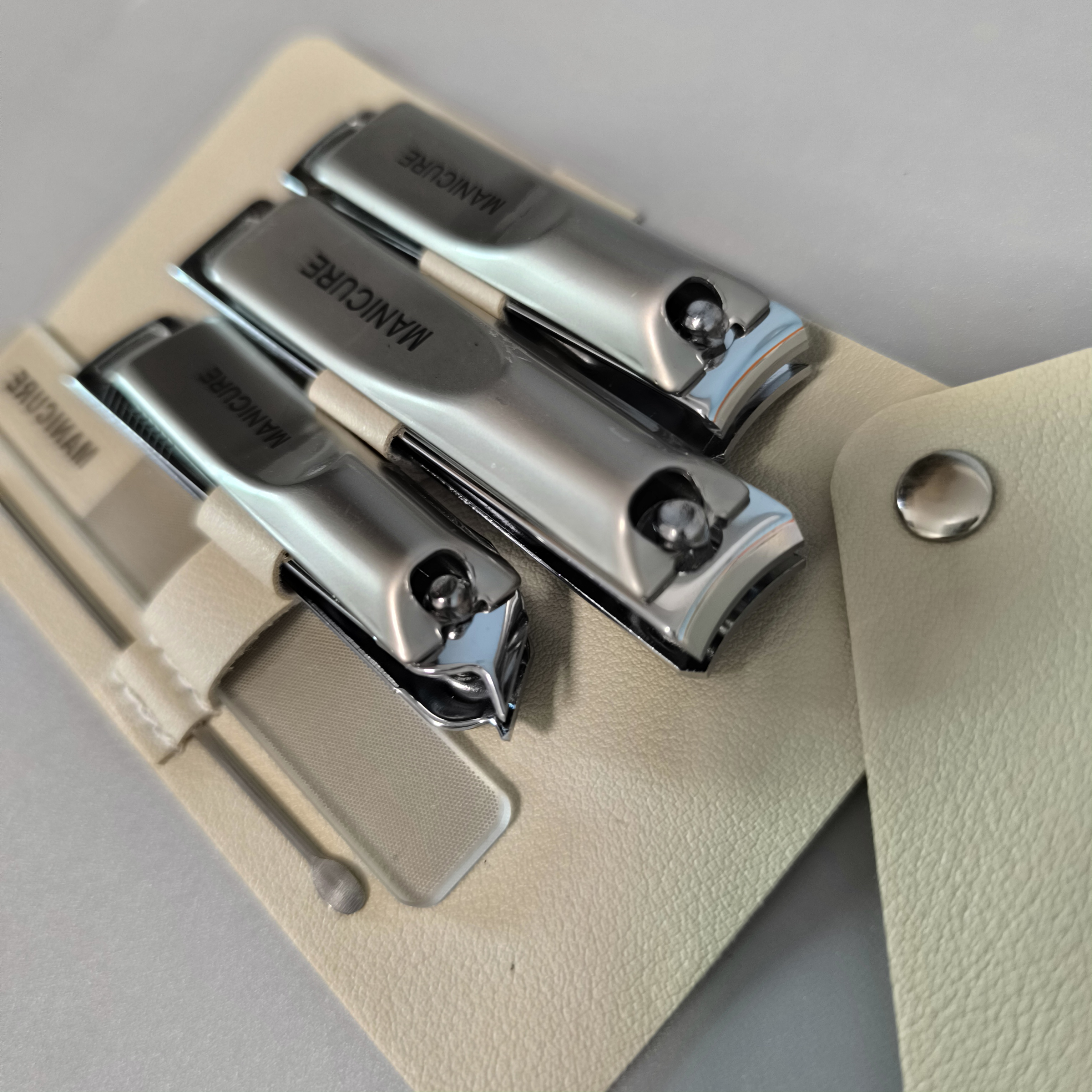 Portable 5-in-1 Manicure Set with Leather Case