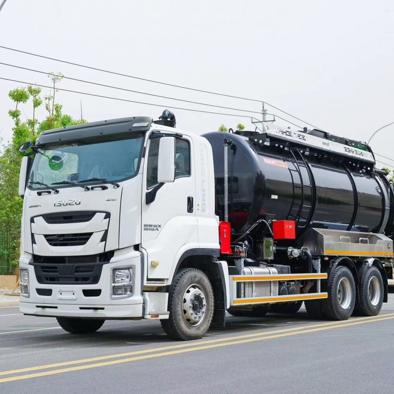 Isuzu Giga 6x4 Vacuum Suction & Sewer Cleaning Truck Tank truck mounted crane 