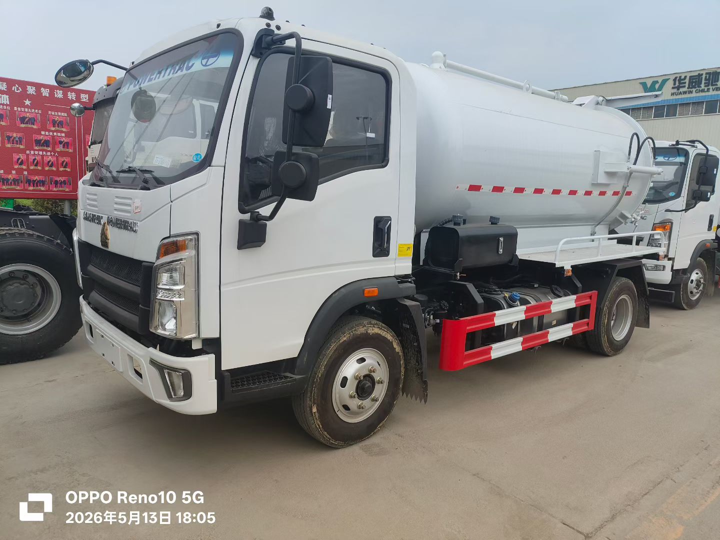 Isuzu Giga 6x4 Vacuum Suction & Sewer Cleaning Truck Tank truck mounted crane