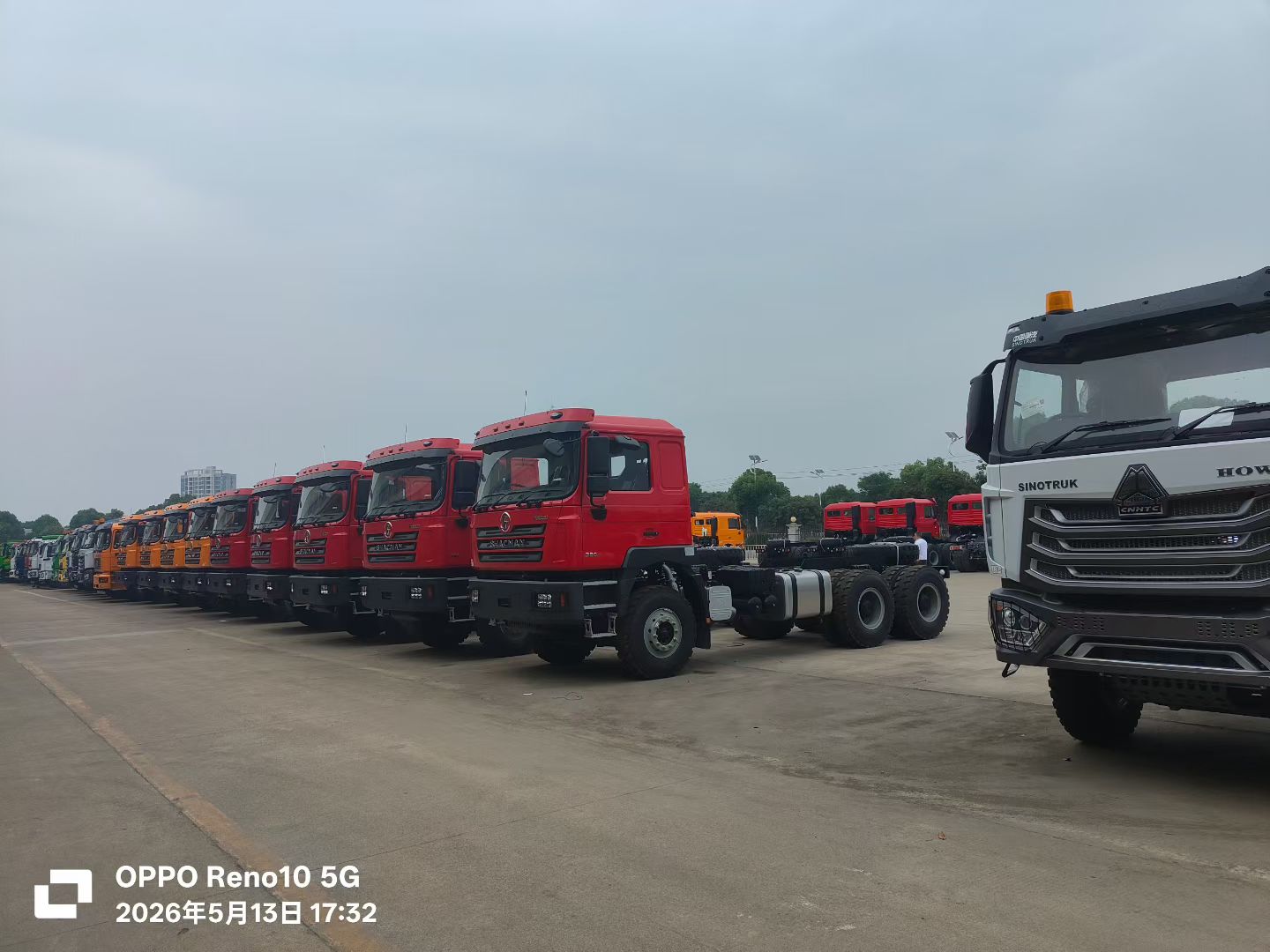 Isuzu ELF Flatbed Tow Truck with Crane